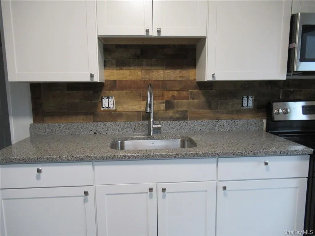 White Shaker cabinets White Shaker cabinets