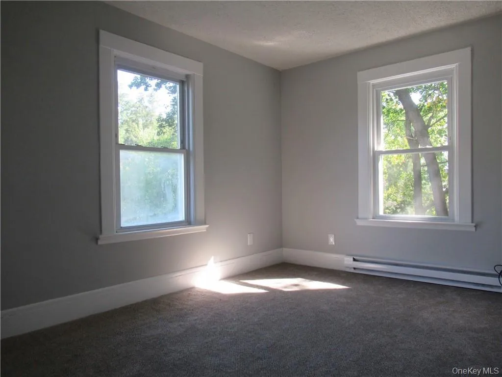 Large windows - lots of natural light Large windows - lots of natural light