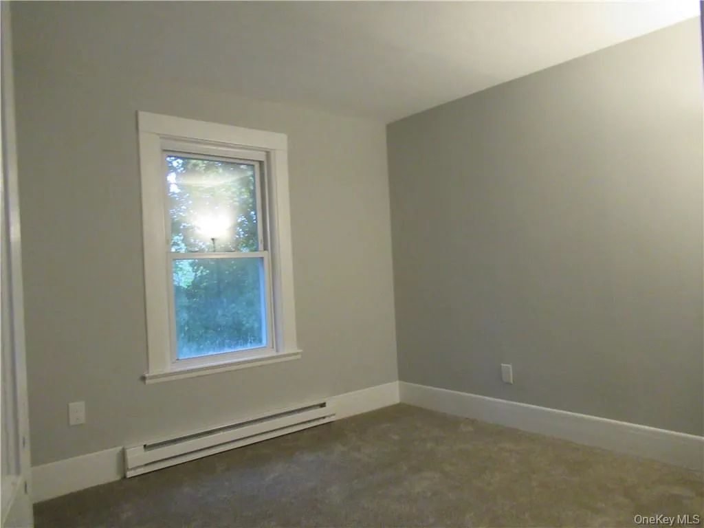 Room for a queen size bed Room for a queen size bed
