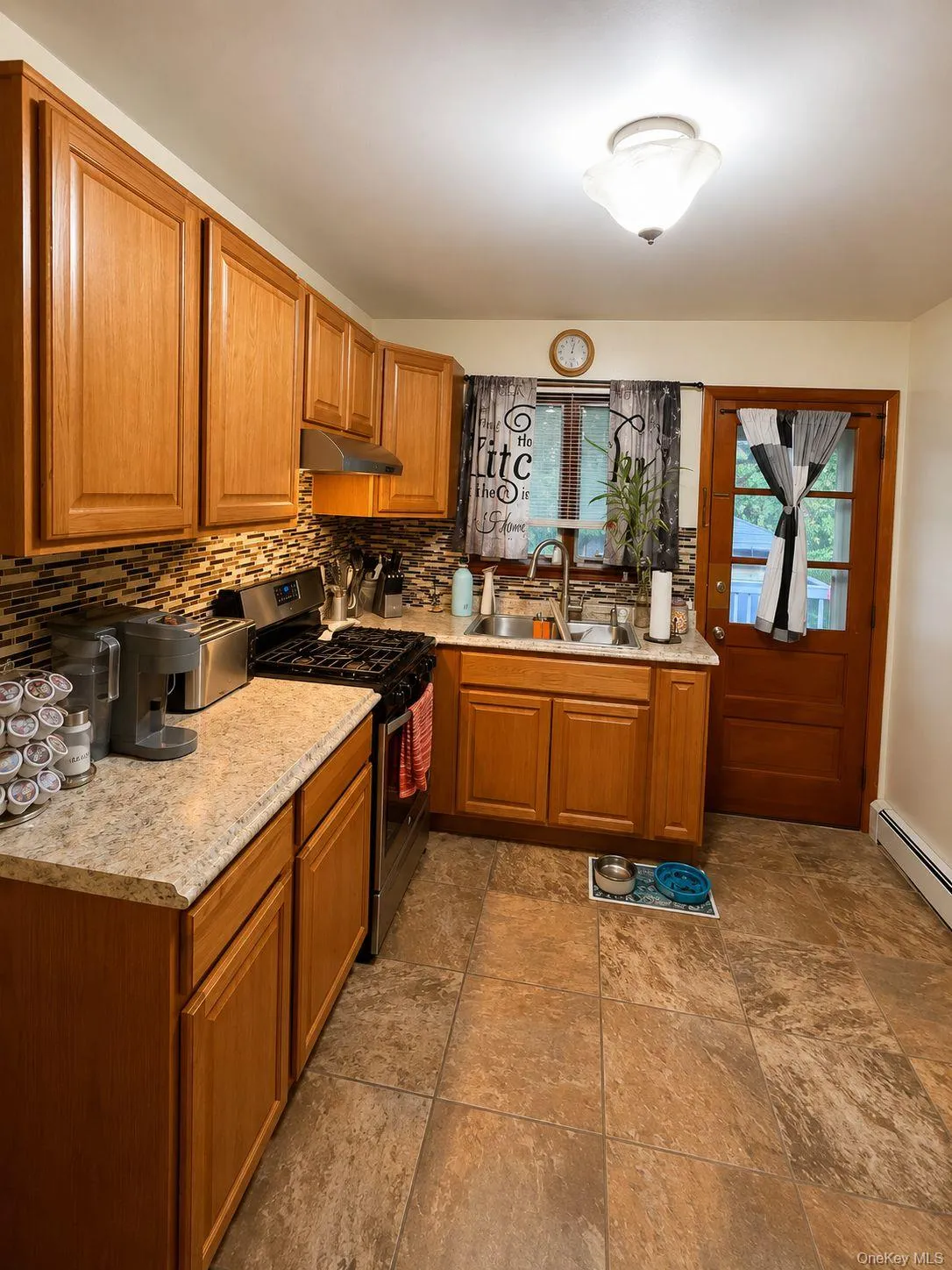 5 Harry Howard Avenue, Hudson, NY, 3 Bedrooms Bedrooms, 7 Rooms Rooms,1 BathroomBathrooms,Residential,For Rent,Harry Howard,0,1003049 5 Harry Howard Avenue, Hudson, NY, 3 Bedrooms Bedrooms, 7 Rooms Rooms,1 BathroomBathrooms,Residential,For Rent,Harry Howard,0,1003049
