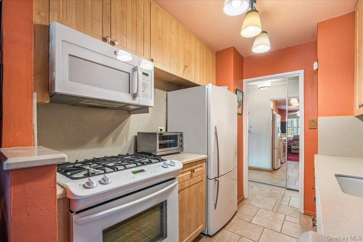 18-15 215 STREET, New York, NY, 1 Bedroom Bedrooms, 4 Rooms Rooms,1 BathroomBathrooms,Residential,For Rent,215 STREET,0,1003052 18-15 215 STREET, New York, NY, 1 Bedroom Bedrooms, 4 Rooms Rooms,1 BathroomBathrooms,Residential,For Rent,215 STREET,0,1003052