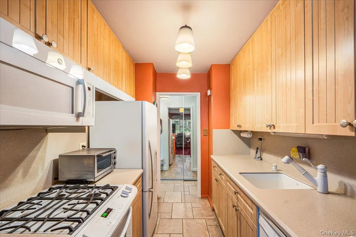 18-15 215 STREET, New York, NY, 1 Bedroom Bedrooms, 4 Rooms Rooms,1 BathroomBathrooms,Residential,For Rent,215 STREET,0,1003052 18-15 215 STREET, New York, NY, 1 Bedroom Bedrooms, 4 Rooms Rooms,1 BathroomBathrooms,Residential,For Rent,215 STREET,0,1003052