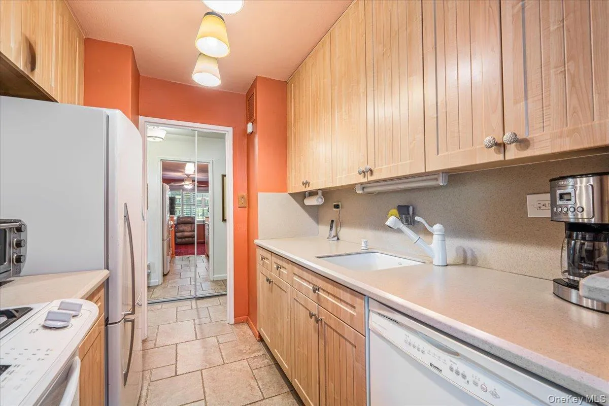 18-15 215 STREET, New York, NY, 1 Bedroom Bedrooms, 4 Rooms Rooms,1 BathroomBathrooms,Residential,For Rent,215 STREET,0,1003052 18-15 215 STREET, New York, NY, 1 Bedroom Bedrooms, 4 Rooms Rooms,1 BathroomBathrooms,Residential,For Rent,215 STREET,0,1003052