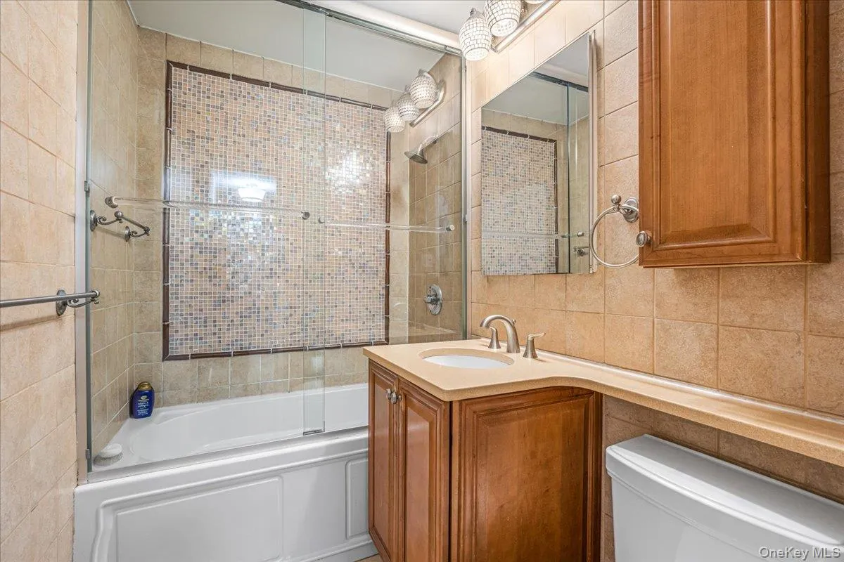 18-15 215 STREET, New York, NY, 1 Bedroom Bedrooms, 4 Rooms Rooms,1 BathroomBathrooms,Residential,For Rent,215 STREET,0,1003052 18-15 215 STREET, New York, NY, 1 Bedroom Bedrooms, 4 Rooms Rooms,1 BathroomBathrooms,Residential,For Rent,215 STREET,0,1003052