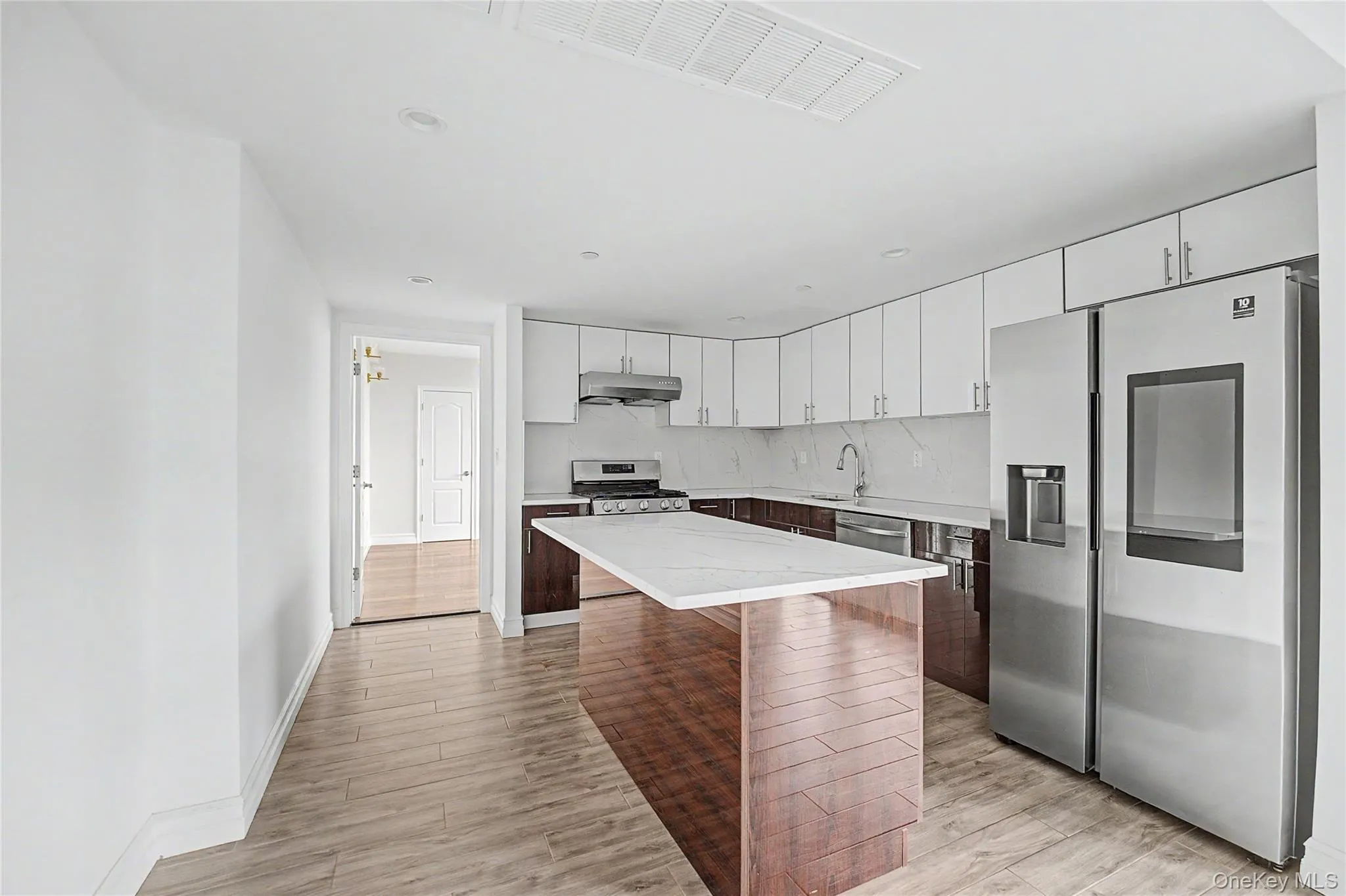 65-18 Austin Streets, New York, NY, 1 Bedroom Bedrooms, 3 Rooms Rooms,1 BathroomBathrooms,Residential,For Rent,Austin,0,1003056 65-18 Austin Streets, New York, NY, 1 Bedroom Bedrooms, 3 Rooms Rooms,1 BathroomBathrooms,Residential,For Rent,Austin,0,1003056