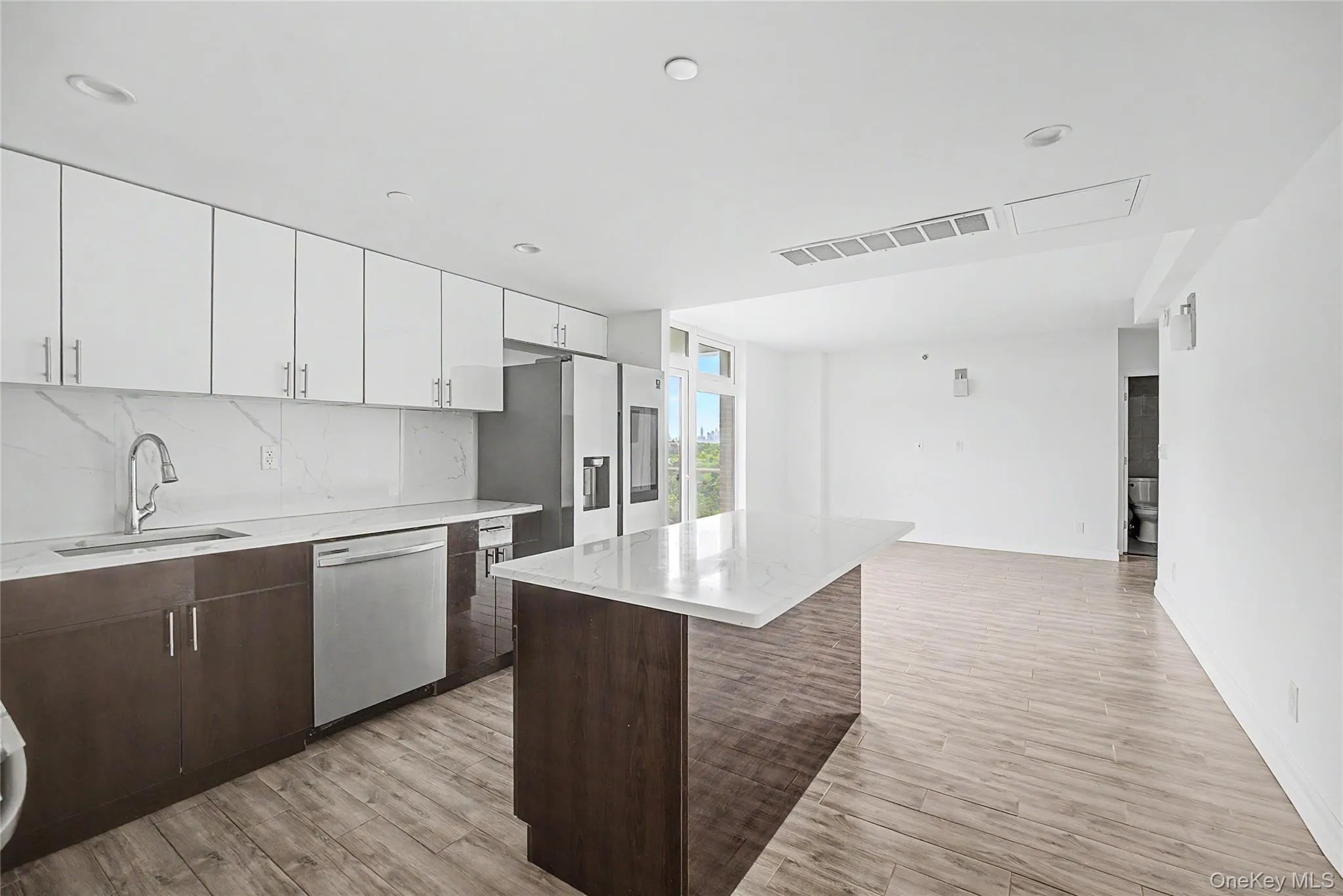 65-18 Austin Streets, New York, NY, 1 Bedroom Bedrooms, 3 Rooms Rooms,1 BathroomBathrooms,Residential,For Rent,Austin,0,1003056 65-18 Austin Streets, New York, NY, 1 Bedroom Bedrooms, 3 Rooms Rooms,1 BathroomBathrooms,Residential,For Rent,Austin,0,1003056