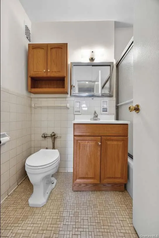 142-05 Roosevelt Avenue, New York, NY, 3 Bedrooms Bedrooms, 5 Rooms Rooms,2 BathroomsBathrooms,Residential,For Rent,Roosevelt,0,1003059 142-05 Roosevelt Avenue, New York, NY, 3 Bedrooms Bedrooms, 5 Rooms Rooms,2 BathroomsBathrooms,Residential,For Rent,Roosevelt,0,1003059