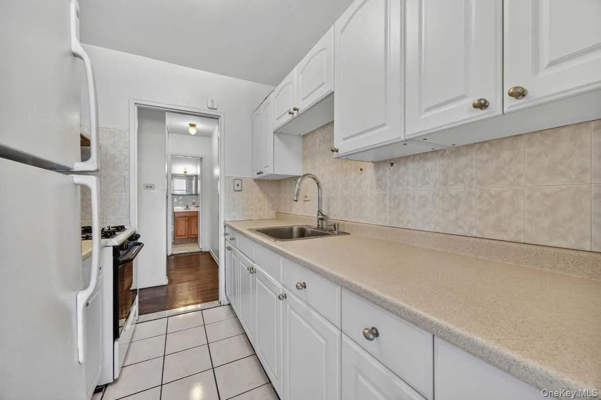 142-05 Roosevelt Avenue, New York, NY, 3 Bedrooms Bedrooms, 5 Rooms Rooms,2 BathroomsBathrooms,Residential,For Rent,Roosevelt,0,1003059 142-05 Roosevelt Avenue, New York, NY, 3 Bedrooms Bedrooms, 5 Rooms Rooms,2 BathroomsBathrooms,Residential,For Rent,Roosevelt,0,1003059