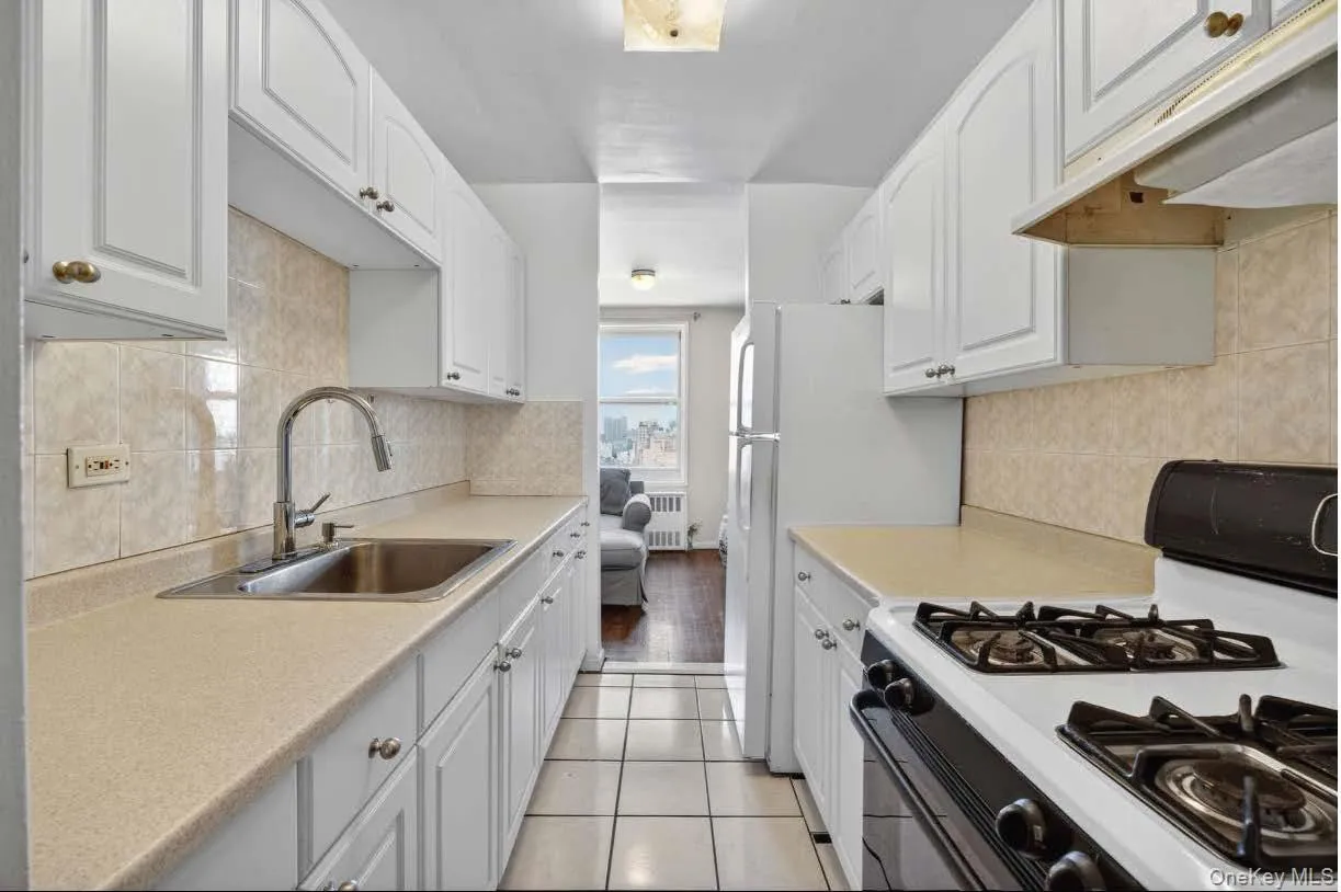 142-05 Roosevelt Avenue, New York, NY, 3 Bedrooms Bedrooms, 5 Rooms Rooms,2 BathroomsBathrooms,Residential,For Rent,Roosevelt,0,1003059 142-05 Roosevelt Avenue, New York, NY, 3 Bedrooms Bedrooms, 5 Rooms Rooms,2 BathroomsBathrooms,Residential,For Rent,Roosevelt,0,1003059