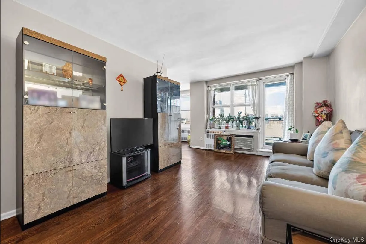 142-05 Roosevelt Avenue, New York, NY, 3 Bedrooms Bedrooms, 5 Rooms Rooms,2 BathroomsBathrooms,Residential,For Rent,Roosevelt,0,1003059 142-05 Roosevelt Avenue, New York, NY, 3 Bedrooms Bedrooms, 5 Rooms Rooms,2 BathroomsBathrooms,Residential,For Rent,Roosevelt,0,1003059