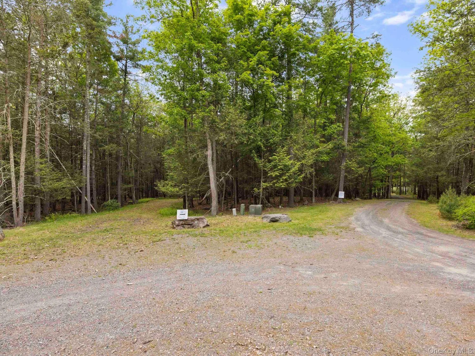 Entrance to Lot#4 (left, and Lot#5 (right) Entrance to Lot#4 (left, and Lot#5 (right)