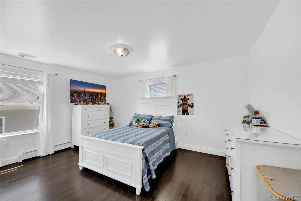 12 Drake Place, Yonkers, NY, 3 Bedrooms Bedrooms, 7 Rooms Rooms,2 BathroomsBathrooms,Residential Lease,For Rent,Drake,0,1003063 12 Drake Place, Yonkers, NY, 3 Bedrooms Bedrooms, 7 Rooms Rooms,2 BathroomsBathrooms,Residential Lease,For Rent,Drake,0,1003063