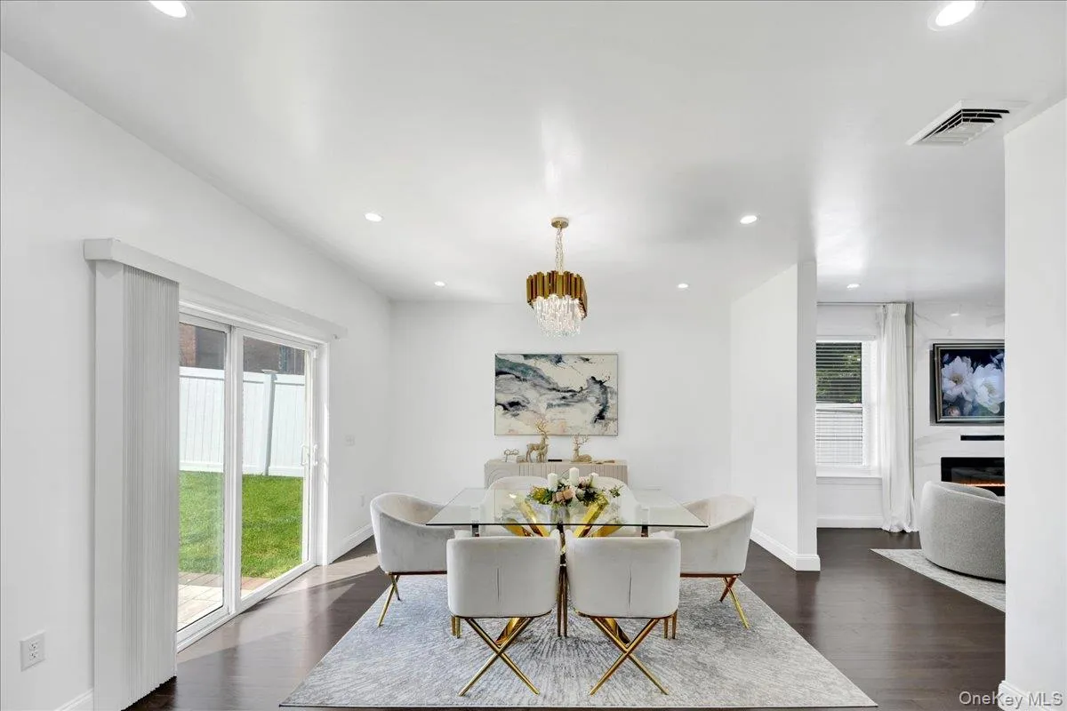 12 Drake Place, Yonkers, NY, 3 Bedrooms Bedrooms, 7 Rooms Rooms,2 BathroomsBathrooms,Residential Lease,For Rent,Drake,0,1003063 12 Drake Place, Yonkers, NY, 3 Bedrooms Bedrooms, 7 Rooms Rooms,2 BathroomsBathrooms,Residential Lease,For Rent,Drake,0,1003063