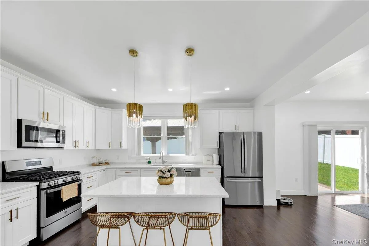 12 Drake Place, Yonkers, NY, 3 Bedrooms Bedrooms, 7 Rooms Rooms,2 BathroomsBathrooms,Residential Lease,For Rent,Drake,0,1003063 12 Drake Place, Yonkers, NY, 3 Bedrooms Bedrooms, 7 Rooms Rooms,2 BathroomsBathrooms,Residential Lease,For Rent,Drake,0,1003063