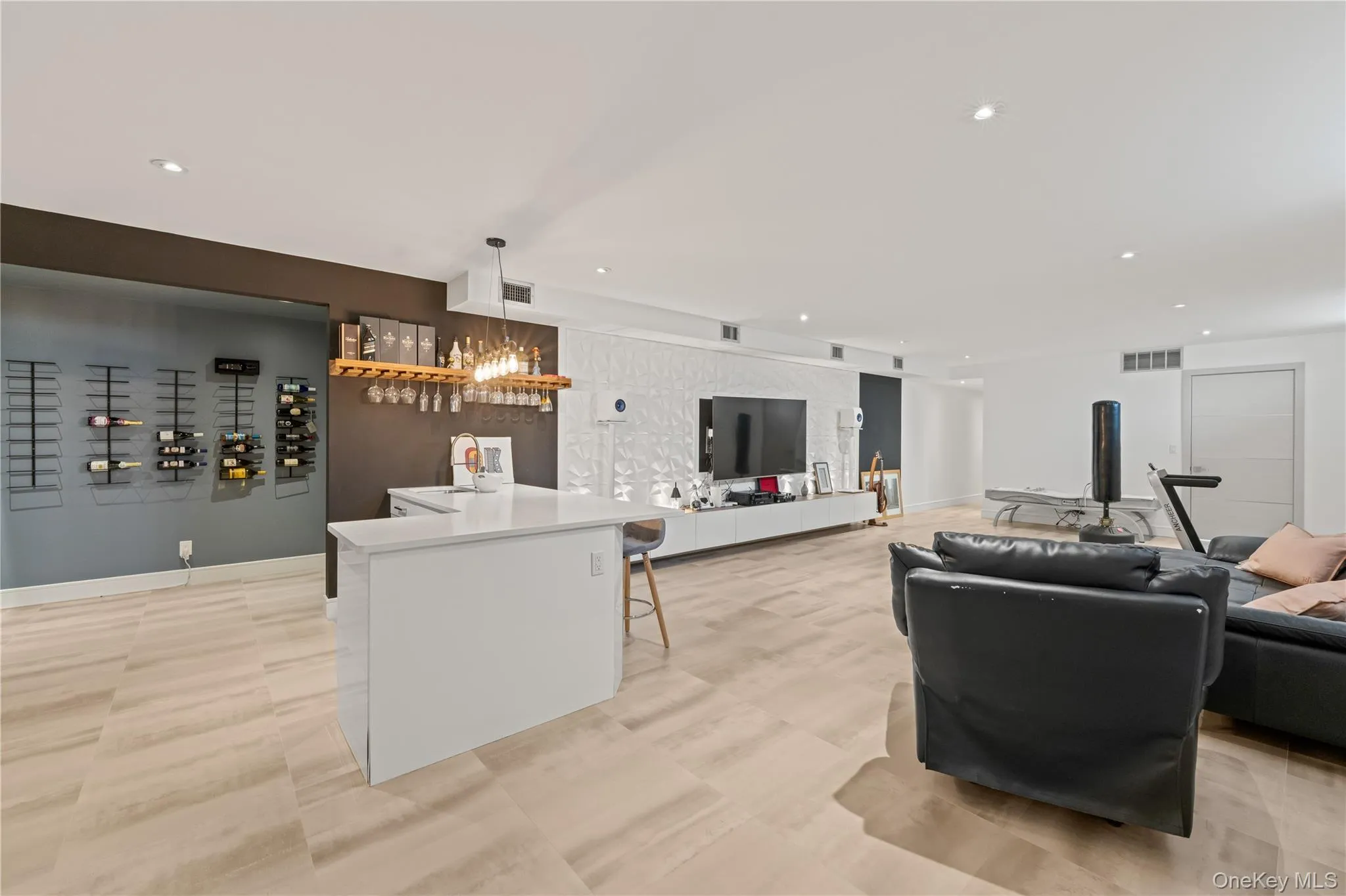 basement with heated floor, Full Bar basement with heated floor, Full Bar