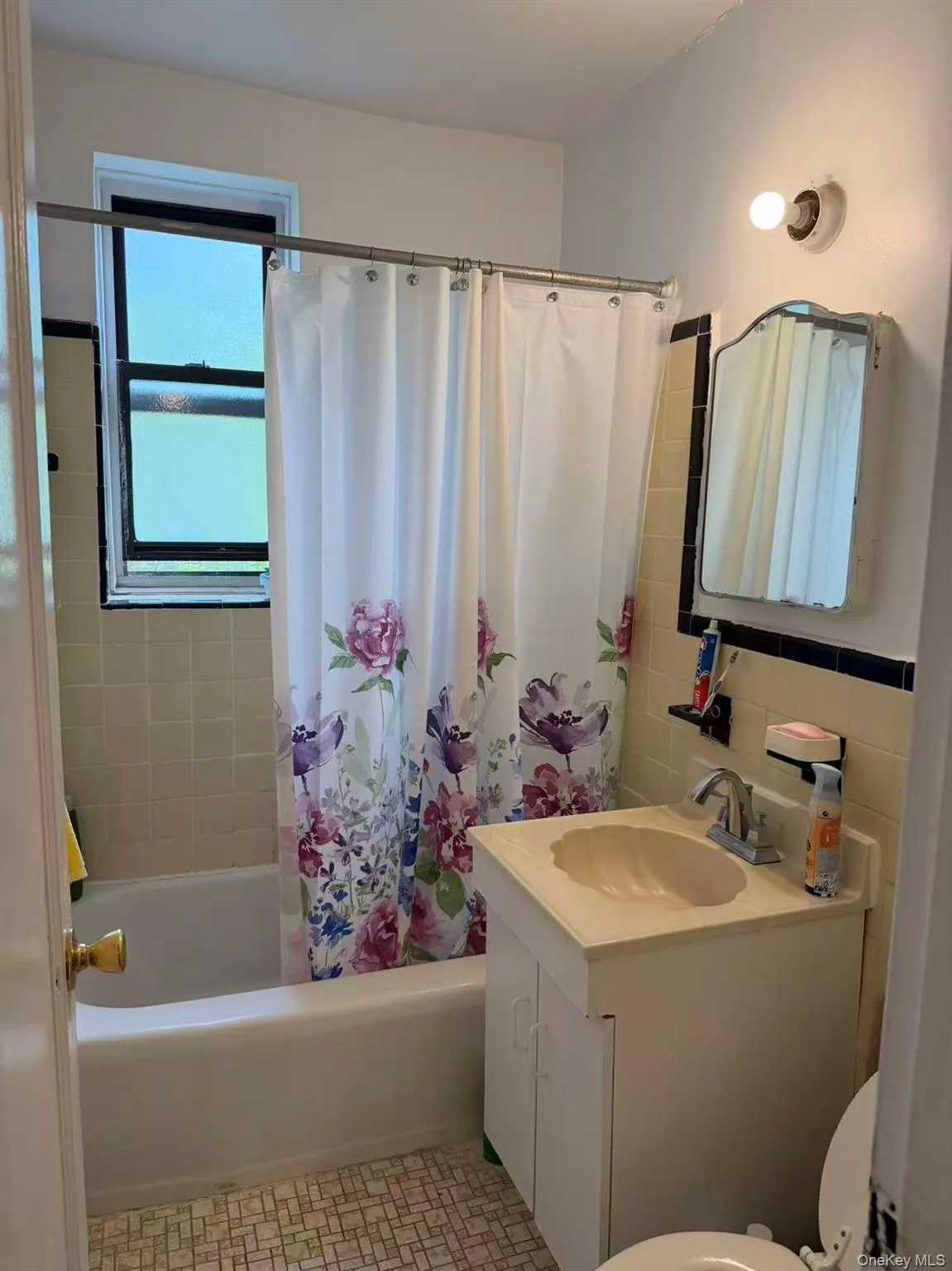84-19 51st Avenue, New York, NY, 2 Bedrooms Bedrooms, 4 Rooms Rooms,1 BathroomBathrooms,Residential,For Rent,51st,0,1003071 84-19 51st Avenue, New York, NY, 2 Bedrooms Bedrooms, 4 Rooms Rooms,1 BathroomBathrooms,Residential,For Rent,51st,0,1003071