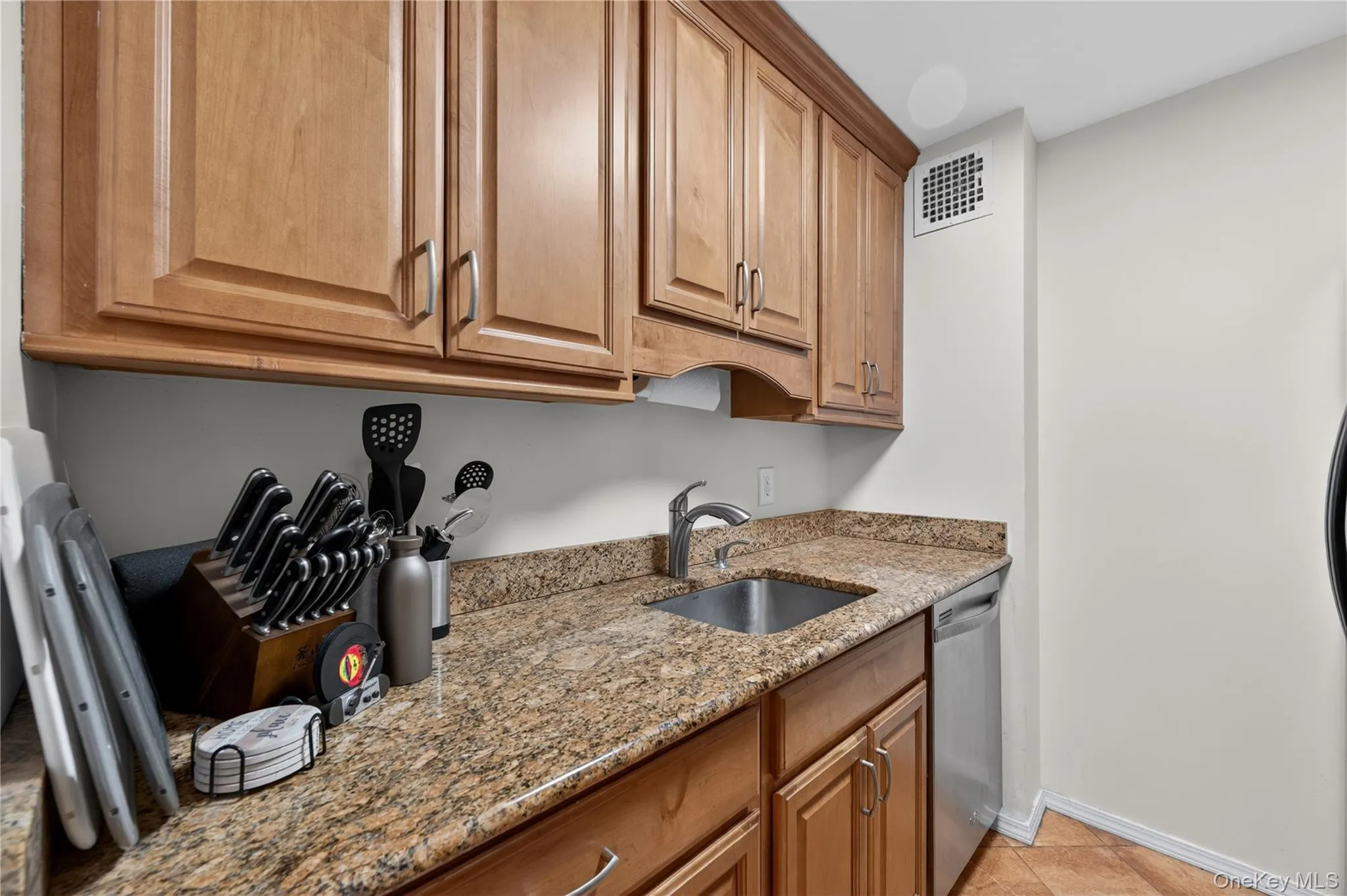 100 Clinton Avenue, Hempstead, NY, 1 Bedroom Bedrooms, 3 Rooms Rooms,1 BathroomBathrooms,Residential,For Rent,Clinton,0,1003072 100 Clinton Avenue, Hempstead, NY, 1 Bedroom Bedrooms, 3 Rooms Rooms,1 BathroomBathrooms,Residential,For Rent,Clinton,0,1003072
