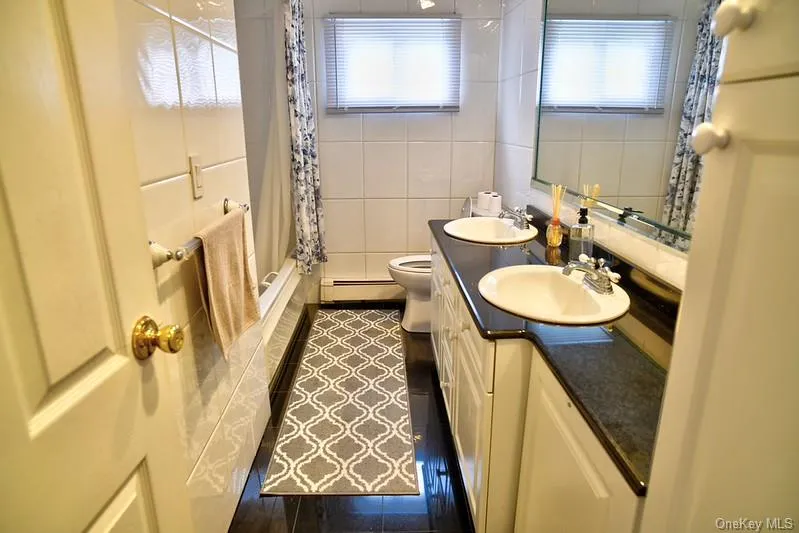 18 Bailey Avenue, Babylon, NY, 3 Bedrooms Bedrooms, 7 Rooms Rooms,1 BathroomBathrooms,Residential,For Rent,Bailey,0,1003077 18 Bailey Avenue, Babylon, NY, 3 Bedrooms Bedrooms, 7 Rooms Rooms,1 BathroomBathrooms,Residential,For Rent,Bailey,0,1003077