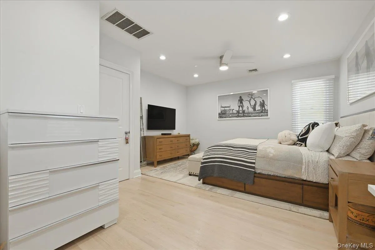 18 Clark Street, Long Beach, NY, 2 Bedrooms Bedrooms, 6 Rooms Rooms,1 BathroomBathrooms,Residential,For Rent,Clark,0,1003080 18 Clark Street, Long Beach, NY, 2 Bedrooms Bedrooms, 6 Rooms Rooms,1 BathroomBathrooms,Residential,For Rent,Clark,0,1003080