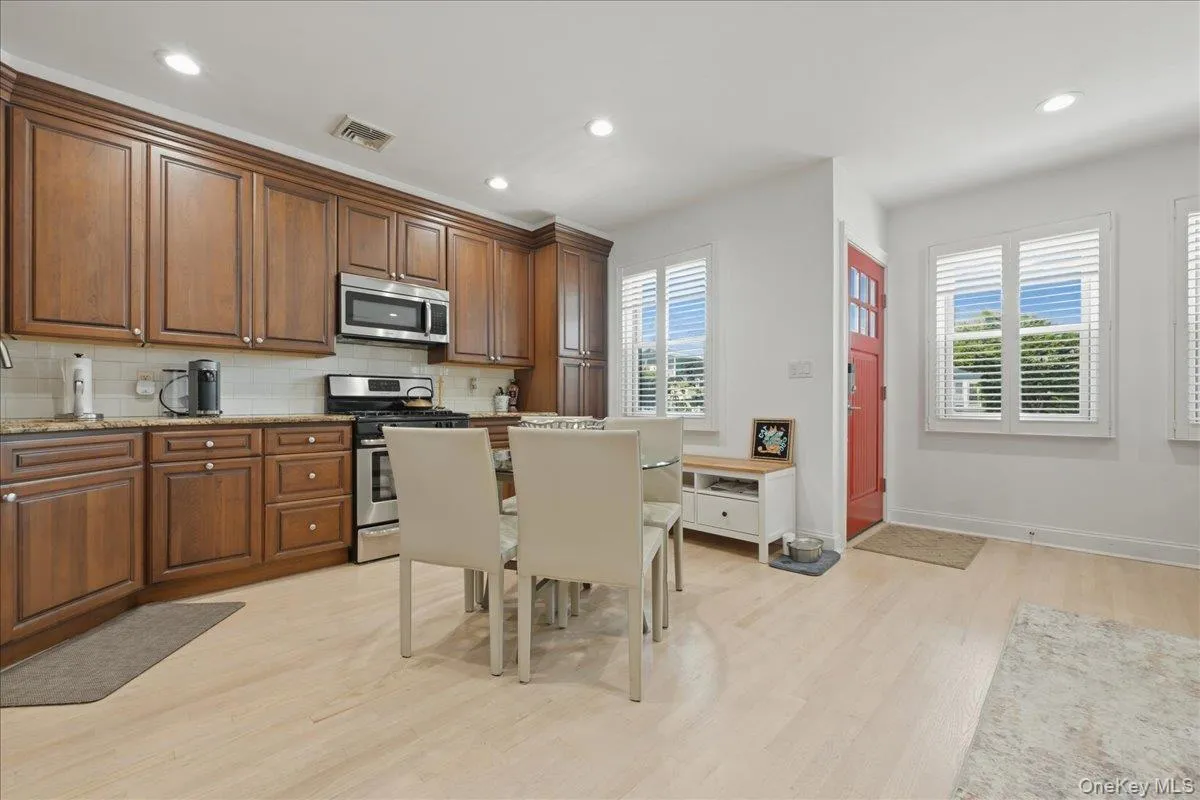 18 Clark Street, Long Beach, NY, 2 Bedrooms Bedrooms, 6 Rooms Rooms,1 BathroomBathrooms,Residential,For Rent,Clark,0,1003080 18 Clark Street, Long Beach, NY, 2 Bedrooms Bedrooms, 6 Rooms Rooms,1 BathroomBathrooms,Residential,For Rent,Clark,0,1003080