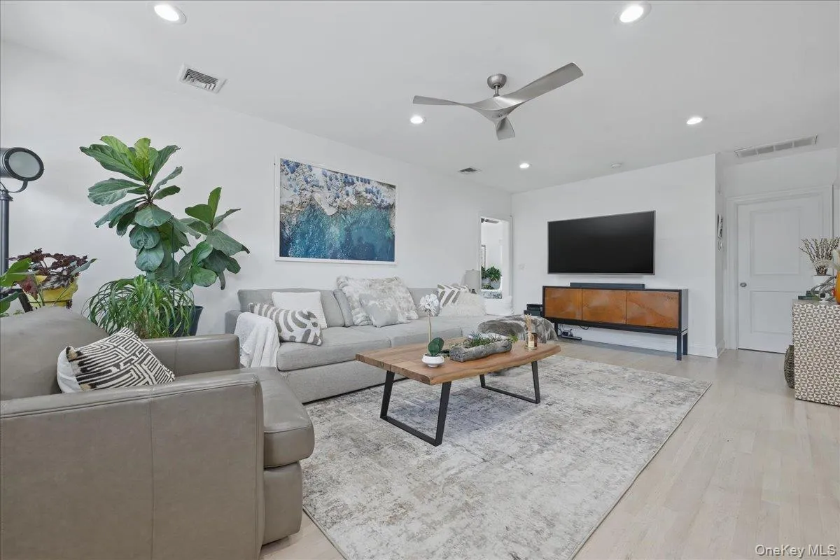 18 Clark Street, Long Beach, NY, 2 Bedrooms Bedrooms, 6 Rooms Rooms,1 BathroomBathrooms,Residential,For Rent,Clark,0,1003080 18 Clark Street, Long Beach, NY, 2 Bedrooms Bedrooms, 6 Rooms Rooms,1 BathroomBathrooms,Residential,For Rent,Clark,0,1003080