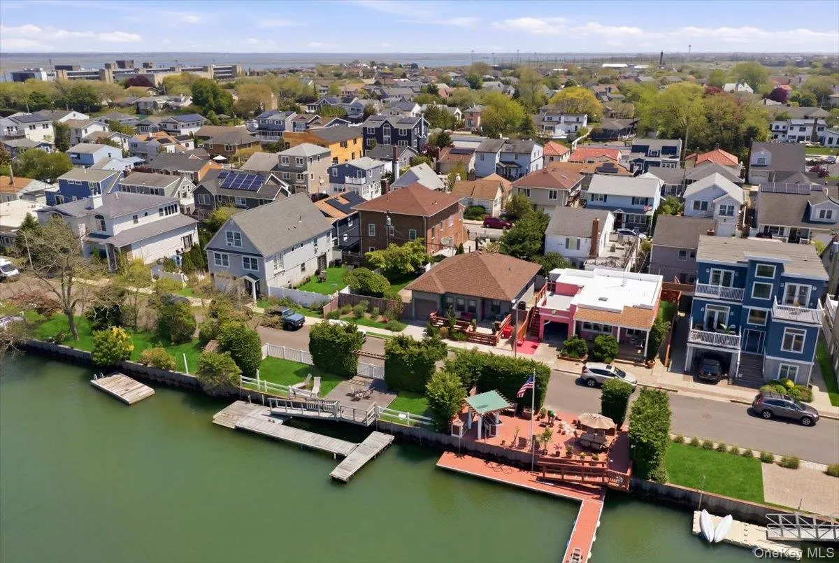 18 Clark Street, Long Beach, NY, 2 Bedrooms Bedrooms, 6 Rooms Rooms,1 BathroomBathrooms,Residential,For Rent,Clark,0,1003080 18 Clark Street, Long Beach, NY, 2 Bedrooms Bedrooms, 6 Rooms Rooms,1 BathroomBathrooms,Residential,For Rent,Clark,0,1003080
