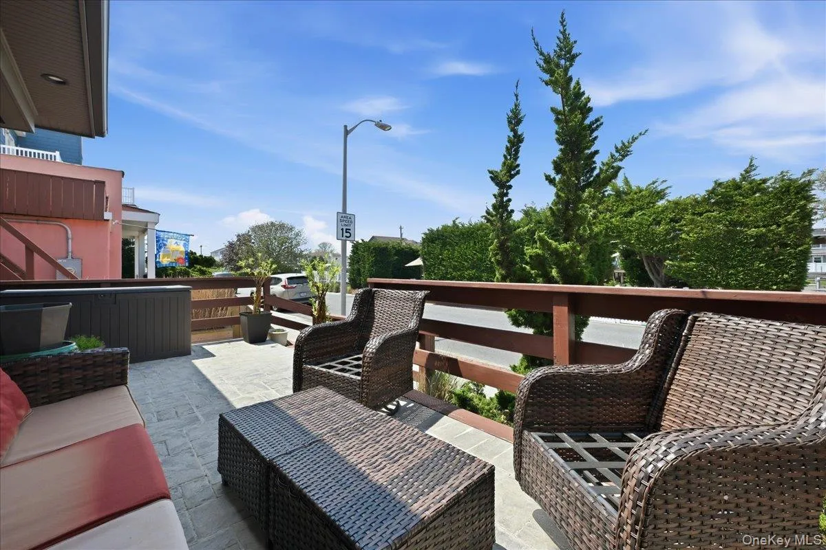 18 Clark Street, Long Beach, NY, 2 Bedrooms Bedrooms, 6 Rooms Rooms,1 BathroomBathrooms,Residential,For Rent,Clark,0,1003080 18 Clark Street, Long Beach, NY, 2 Bedrooms Bedrooms, 6 Rooms Rooms,1 BathroomBathrooms,Residential,For Rent,Clark,0,1003080