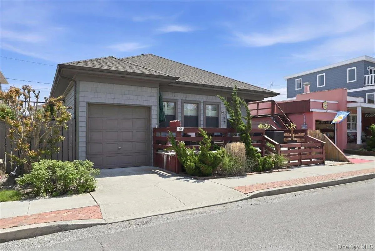 18 Clark Street, Long Beach, NY, 2 Bedrooms Bedrooms, 6 Rooms Rooms,1 BathroomBathrooms,Residential,For Rent,Clark,0,1003080 18 Clark Street, Long Beach, NY, 2 Bedrooms Bedrooms, 6 Rooms Rooms,1 BathroomBathrooms,Residential,For Rent,Clark,0,1003080