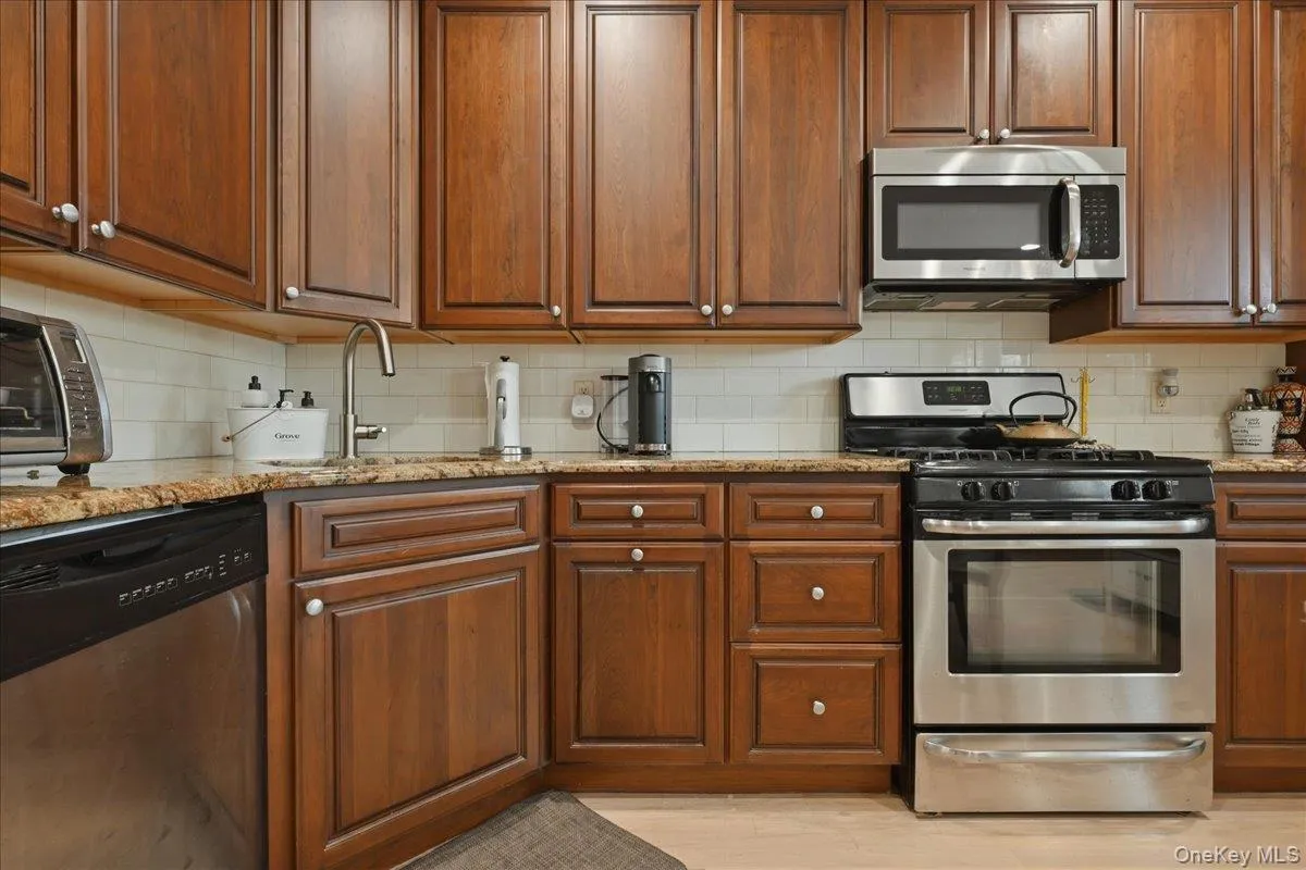 18 Clark Street, Long Beach, NY, 2 Bedrooms Bedrooms, 6 Rooms Rooms,1 BathroomBathrooms,Residential,For Rent,Clark,0,1003080 18 Clark Street, Long Beach, NY, 2 Bedrooms Bedrooms, 6 Rooms Rooms,1 BathroomBathrooms,Residential,For Rent,Clark,0,1003080