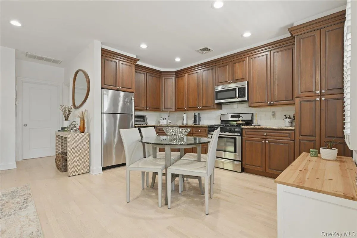 18 Clark Street, Long Beach, NY, 2 Bedrooms Bedrooms, 6 Rooms Rooms,1 BathroomBathrooms,Residential,For Rent,Clark,0,1003080 18 Clark Street, Long Beach, NY, 2 Bedrooms Bedrooms, 6 Rooms Rooms,1 BathroomBathrooms,Residential,For Rent,Clark,0,1003080