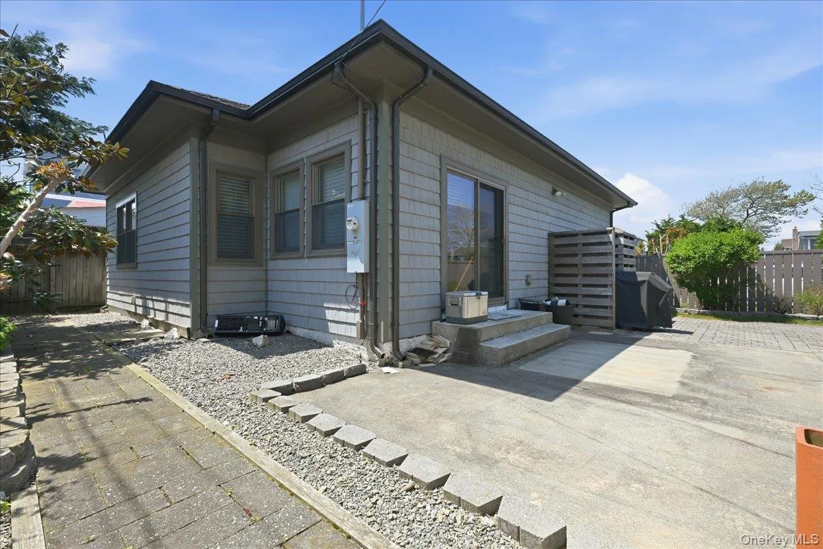 18 Clark Street, Long Beach, NY, 2 Bedrooms Bedrooms, 6 Rooms Rooms,1 BathroomBathrooms,Residential,For Rent,Clark,0,1003080 18 Clark Street, Long Beach, NY, 2 Bedrooms Bedrooms, 6 Rooms Rooms,1 BathroomBathrooms,Residential,For Rent,Clark,0,1003080