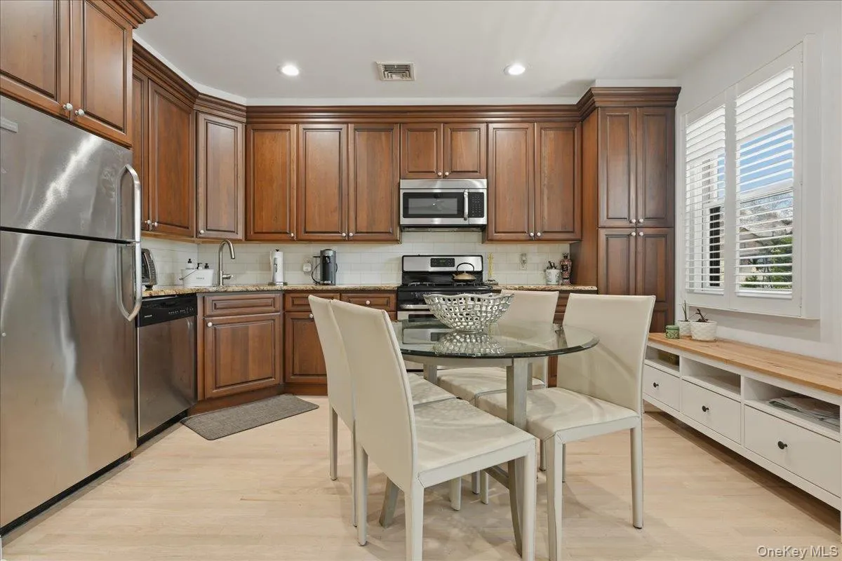 18 Clark Street, Long Beach, NY, 2 Bedrooms Bedrooms, 6 Rooms Rooms,1 BathroomBathrooms,Residential,For Rent,Clark,0,1003080 18 Clark Street, Long Beach, NY, 2 Bedrooms Bedrooms, 6 Rooms Rooms,1 BathroomBathrooms,Residential,For Rent,Clark,0,1003080