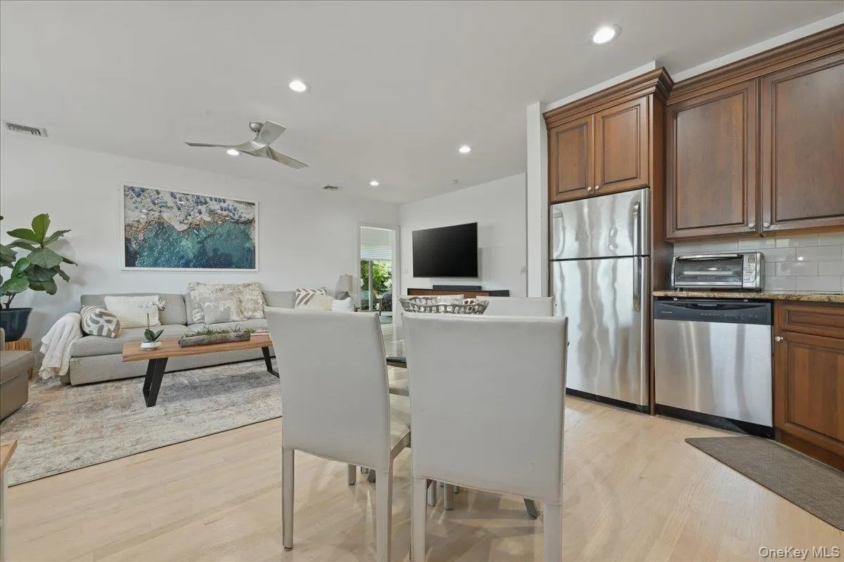 18 Clark Street, Long Beach, NY, 2 Bedrooms Bedrooms, 6 Rooms Rooms,1 BathroomBathrooms,Residential,For Rent,Clark,0,1003080 18 Clark Street, Long Beach, NY, 2 Bedrooms Bedrooms, 6 Rooms Rooms,1 BathroomBathrooms,Residential,For Rent,Clark,0,1003080