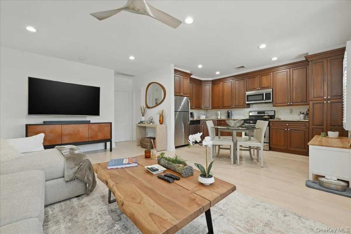 18 Clark Street, Long Beach, NY, 2 Bedrooms Bedrooms, 6 Rooms Rooms,1 BathroomBathrooms,Residential,For Rent,Clark,0,1003080 18 Clark Street, Long Beach, NY, 2 Bedrooms Bedrooms, 6 Rooms Rooms,1 BathroomBathrooms,Residential,For Rent,Clark,0,1003080