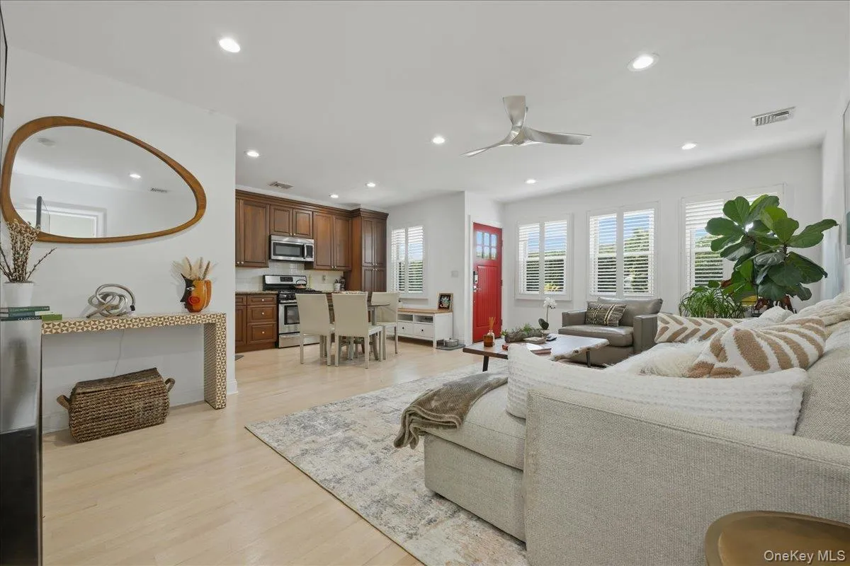 18 Clark Street, Long Beach, NY, 2 Bedrooms Bedrooms, 6 Rooms Rooms,1 BathroomBathrooms,Residential,For Rent,Clark,0,1003080 18 Clark Street, Long Beach, NY, 2 Bedrooms Bedrooms, 6 Rooms Rooms,1 BathroomBathrooms,Residential,For Rent,Clark,0,1003080
