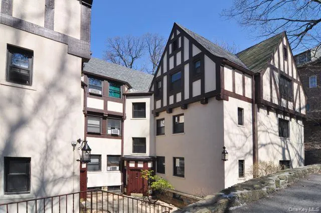 64 Kensington Road, Eastchester, NY, 2 Bedrooms Bedrooms, 4 Rooms Rooms,1 BathroomBathrooms,Residential Lease,For Rent,Kensington,0,1003087 64 Kensington Road, Eastchester, NY, 2 Bedrooms Bedrooms, 4 Rooms Rooms,1 BathroomBathrooms,Residential Lease,For Rent,Kensington,0,1003087