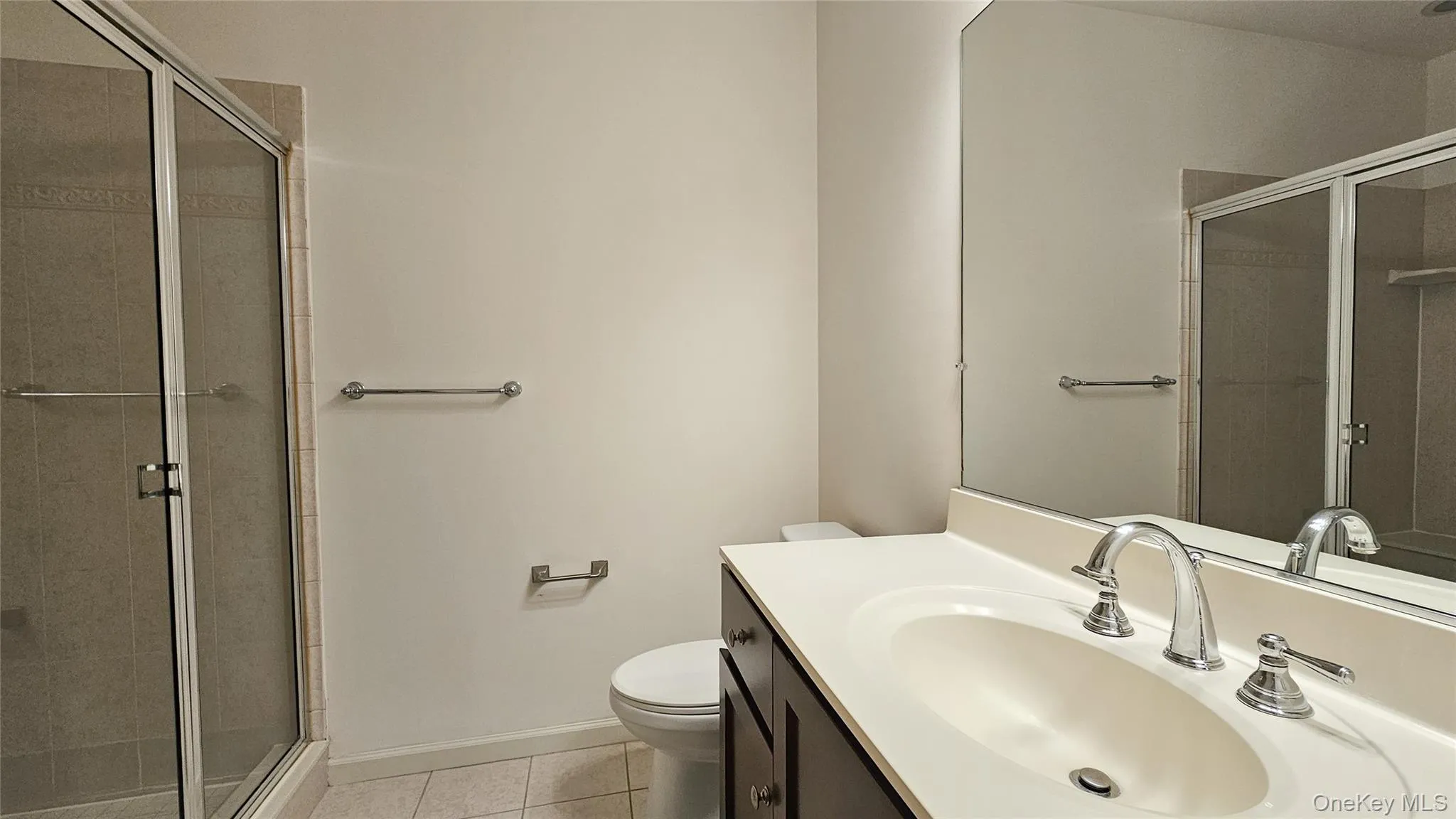 Primary Bedroom en-suite bathroom Primary Bedroom en-suite bathroom