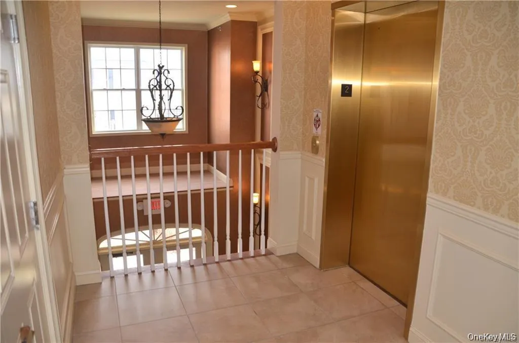 Hallway/Elevator Hallway/Elevator