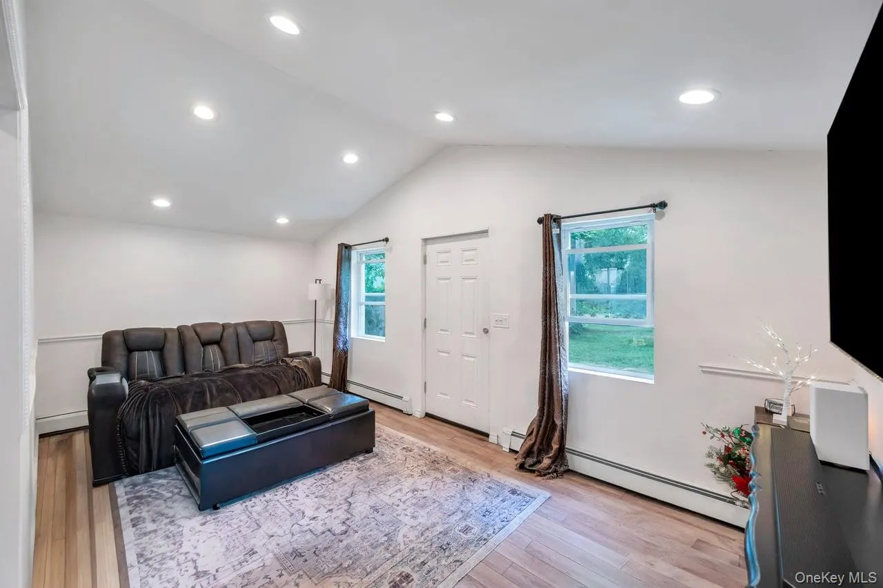 2506 Pond Road, Islip, NY, 4 Bedrooms Bedrooms, 8 Rooms Rooms,2 BathroomsBathrooms,Residential,For Rent,Pond,0,1003095 2506 Pond Road, Islip, NY, 4 Bedrooms Bedrooms, 8 Rooms Rooms,2 BathroomsBathrooms,Residential,For Rent,Pond,0,1003095