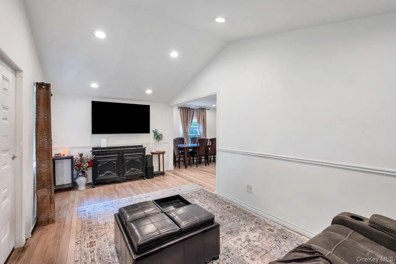 2506 Pond Road, Islip, NY, 4 Bedrooms Bedrooms, 8 Rooms Rooms,2 BathroomsBathrooms,Residential,For Rent,Pond,0,1003095 2506 Pond Road, Islip, NY, 4 Bedrooms Bedrooms, 8 Rooms Rooms,2 BathroomsBathrooms,Residential,For Rent,Pond,0,1003095