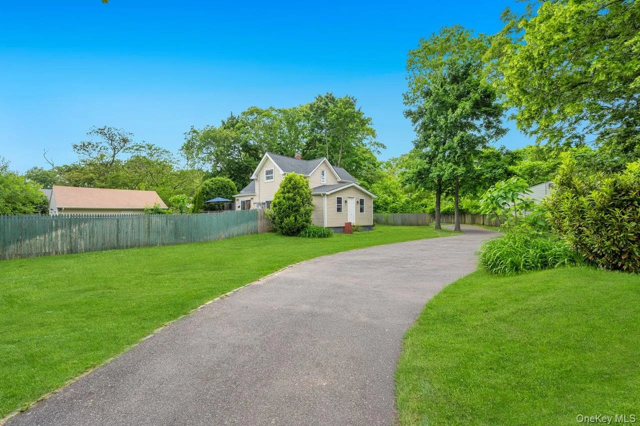 2506 Pond Road, Islip, NY, 4 Bedrooms Bedrooms, 8 Rooms Rooms,2 BathroomsBathrooms,Residential,For Rent,Pond,0,1003095 2506 Pond Road, Islip, NY, 4 Bedrooms Bedrooms, 8 Rooms Rooms,2 BathroomsBathrooms,Residential,For Rent,Pond,0,1003095