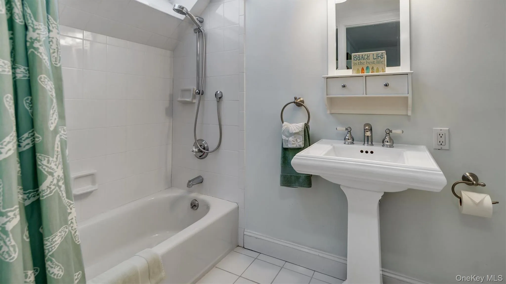 38 Bridle Path, Southampton, NY, 5 Bedrooms Bedrooms, 9 Rooms Rooms,5 BathroomsBathrooms,Residential Lease,For Rent,Bridle,0,1003098 38 Bridle Path, Southampton, NY, 5 Bedrooms Bedrooms, 9 Rooms Rooms,5 BathroomsBathrooms,Residential Lease,For Rent,Bridle,0,1003098