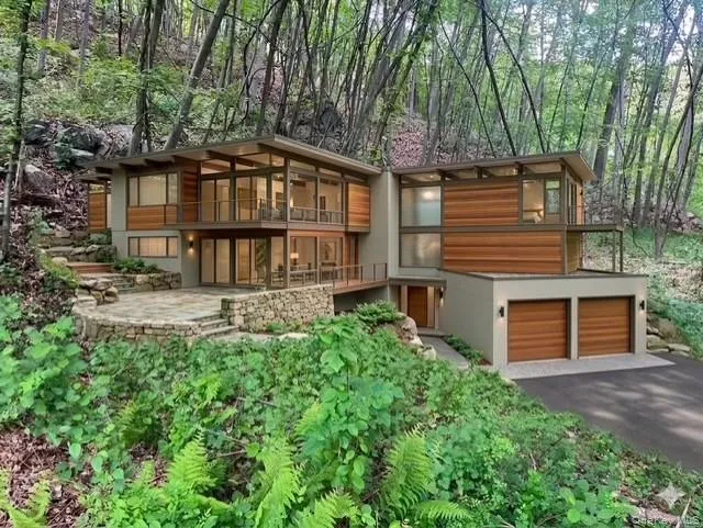 *AI GENERATED* picture Can't you see your family in a home like this? They CAN! YOU just have to build it. What kind of dream home are you going to build? *AI GENERATED* picture Can't you see your family in a home like this? They CAN! YOU just have to build it. What kind of dream home are you going to build?