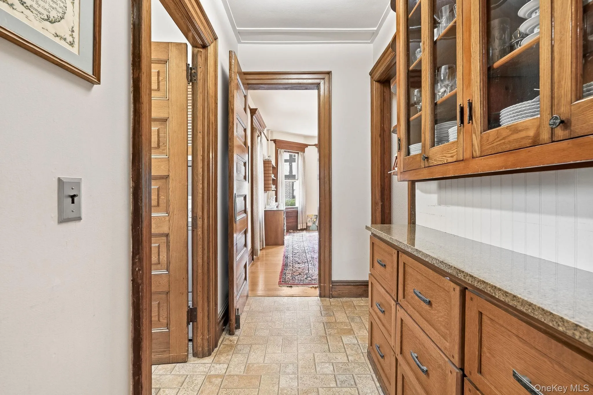 A timeless butler's pantry designed for effortless entertaining. A timeless butler's pantry designed for effortless entertaining.