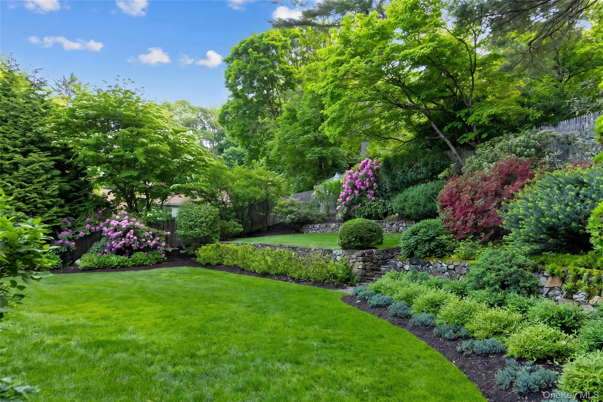 Glorious rear grounds vistas! Glorious rear grounds vistas!