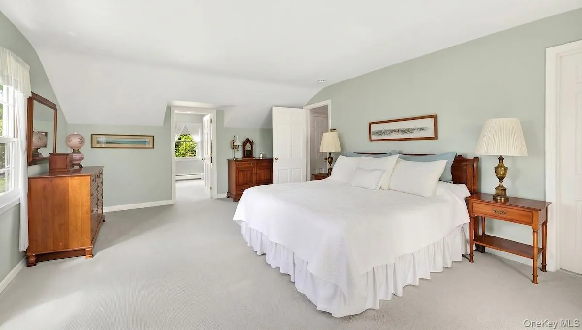 Spacious primary bedroom adjoins to study/office and ensuite bath Spacious primary bedroom adjoins to study/office and ensuite bath