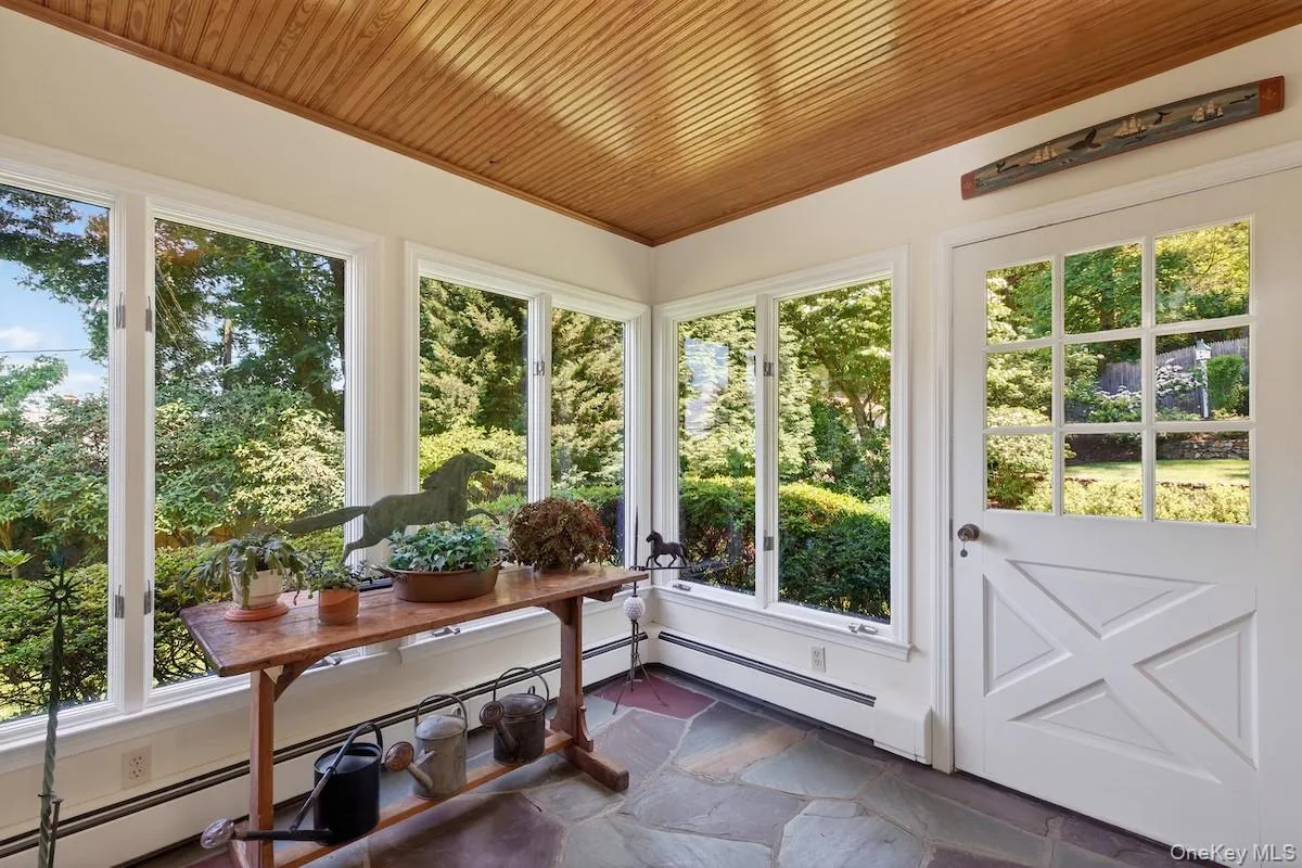 Sun room showcases year-long greenery Sun room showcases year-long greenery