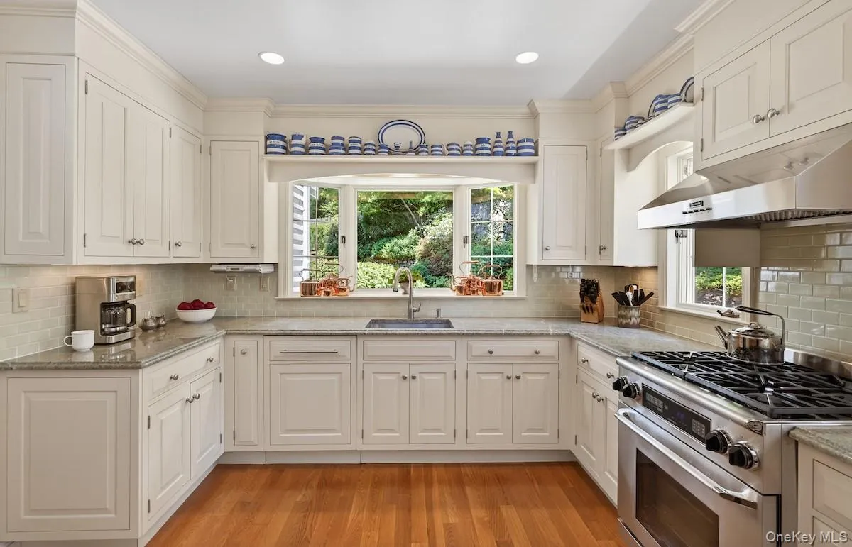 Eat-in kitchen provides ample storage Eat-in kitchen provides ample storage