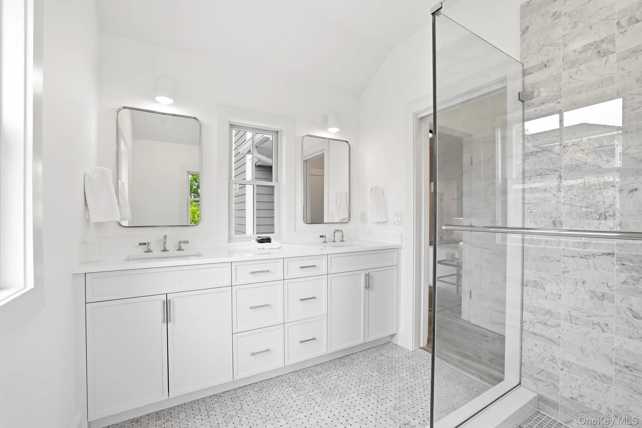 Shared Bath for Bedrooms 4 and 5 Shared Bath for Bedrooms 4 and 5