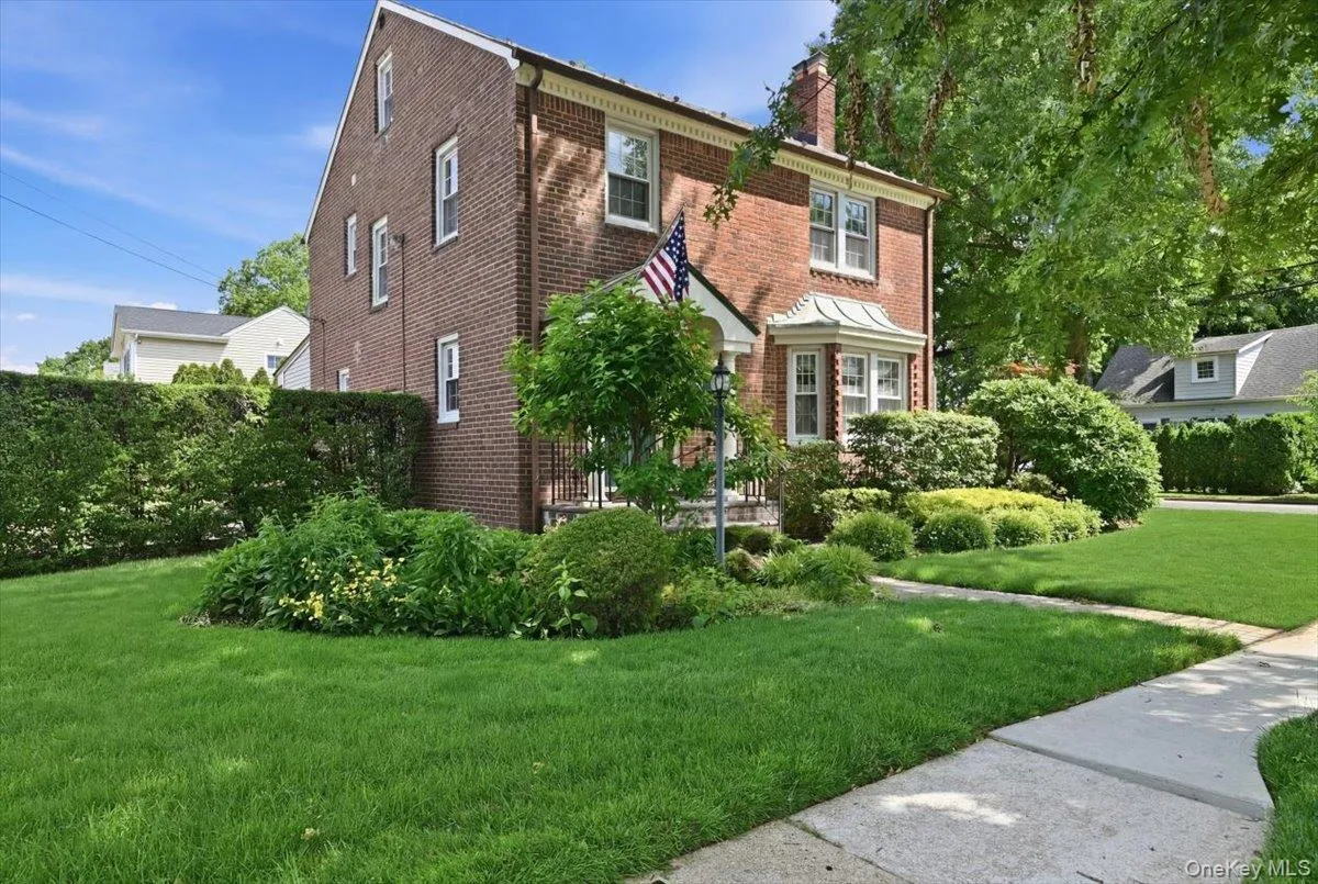 225 Crocus Avenue, Hempstead, NY, 3 Bedrooms Bedrooms, 7 Rooms Rooms,2 BathroomsBathrooms,Residential,For Rent,Crocus,0,1003146 225 Crocus Avenue, Hempstead, NY, 3 Bedrooms Bedrooms, 7 Rooms Rooms,2 BathroomsBathrooms,Residential,For Rent,Crocus,0,1003146